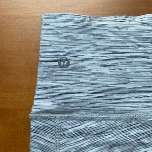 Heathered white and grey leggings lulu lemon